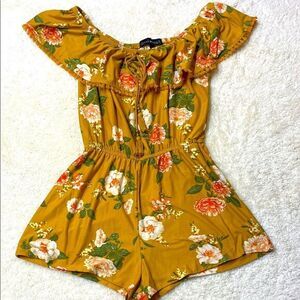 Derek Heart Womens/juniors Mustard Yellow Floral Ruched Romper Sz M